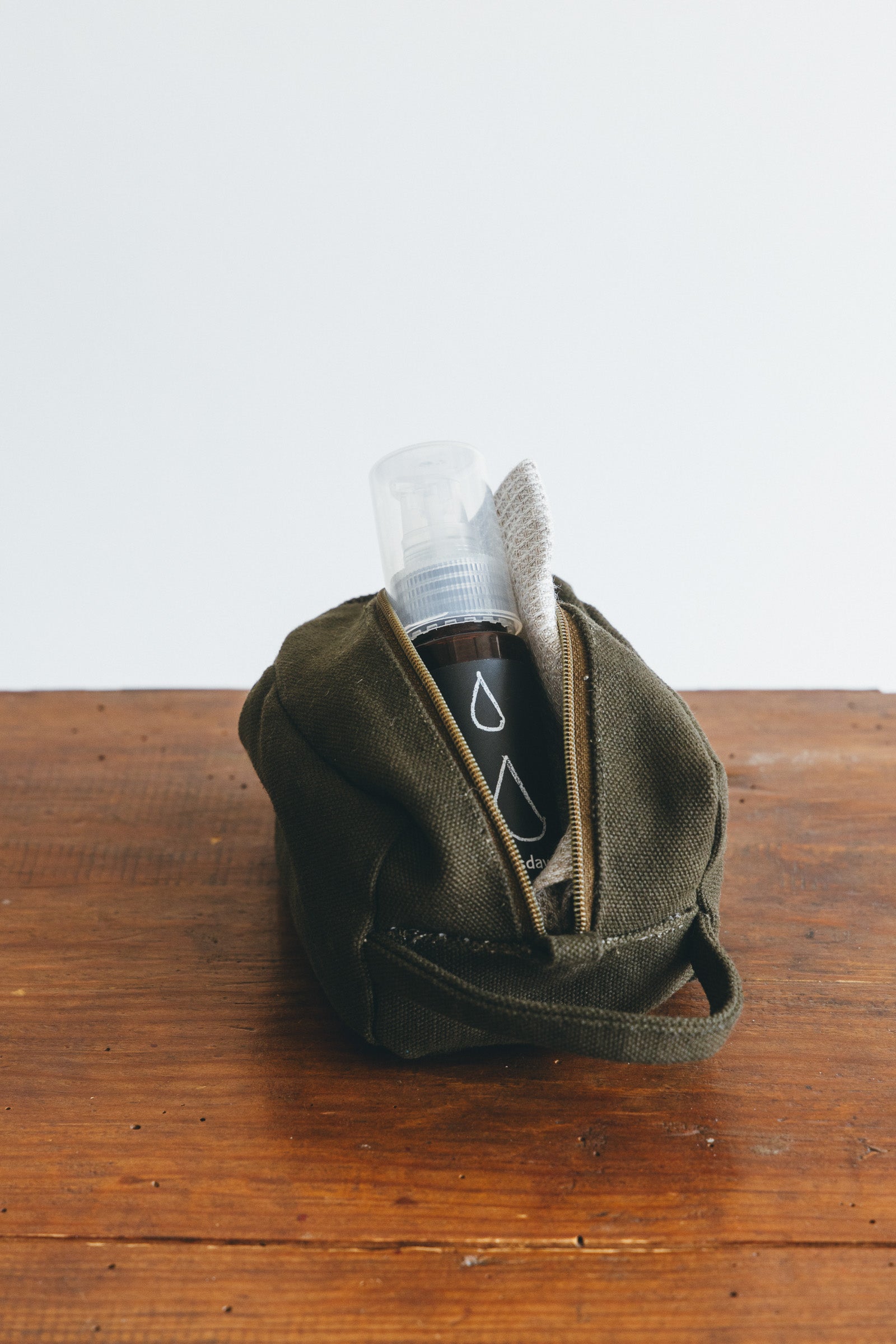 Cotton Canvas Pouch with zipper - Khaki