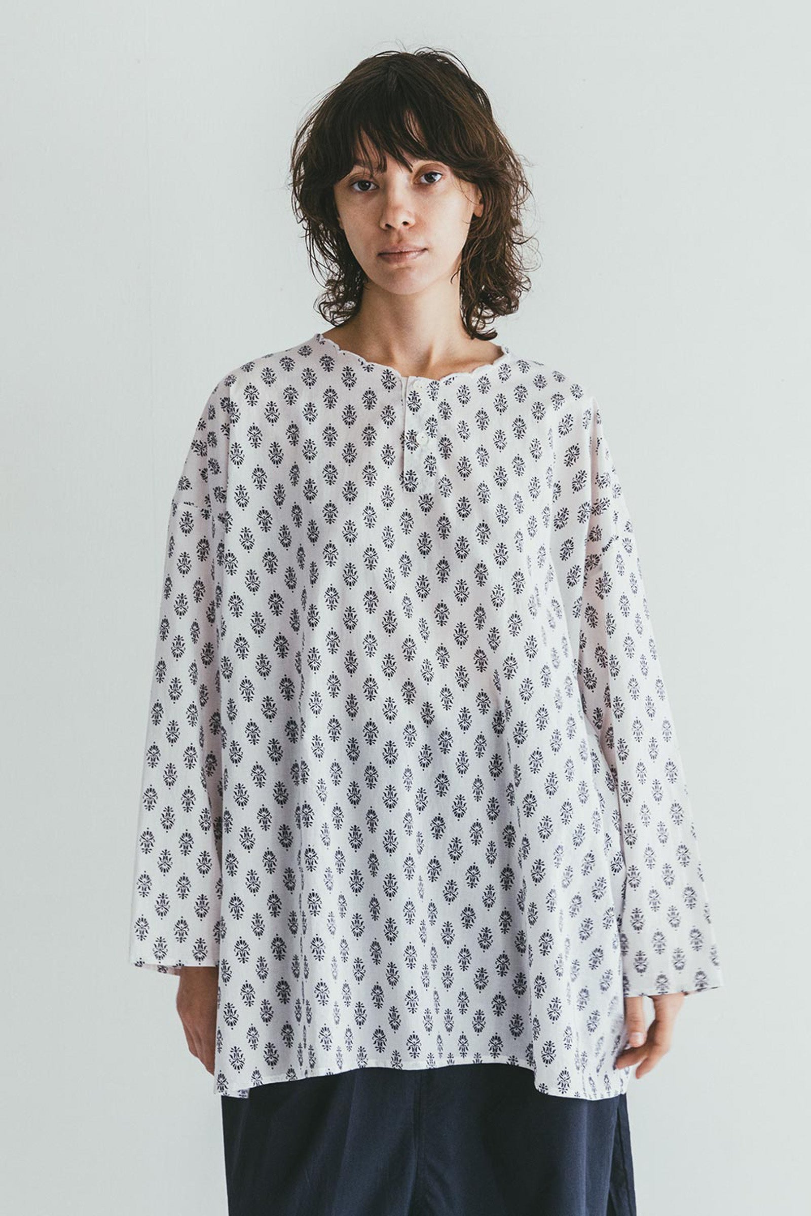 Casual Scallop Collar Shirt - Printed Black Leaf