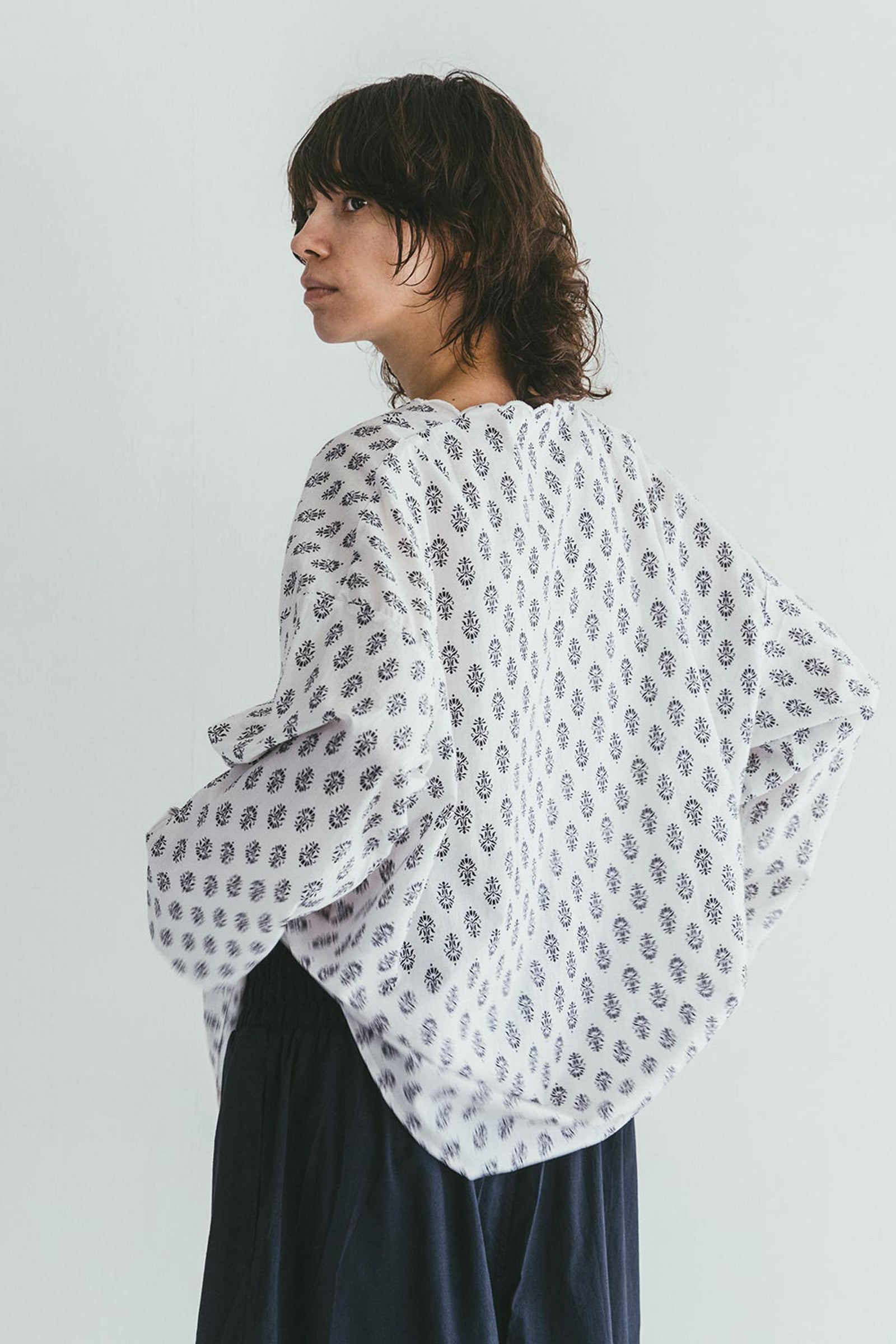 Casual Scallop Collar Shirt - Printed Black Leaf