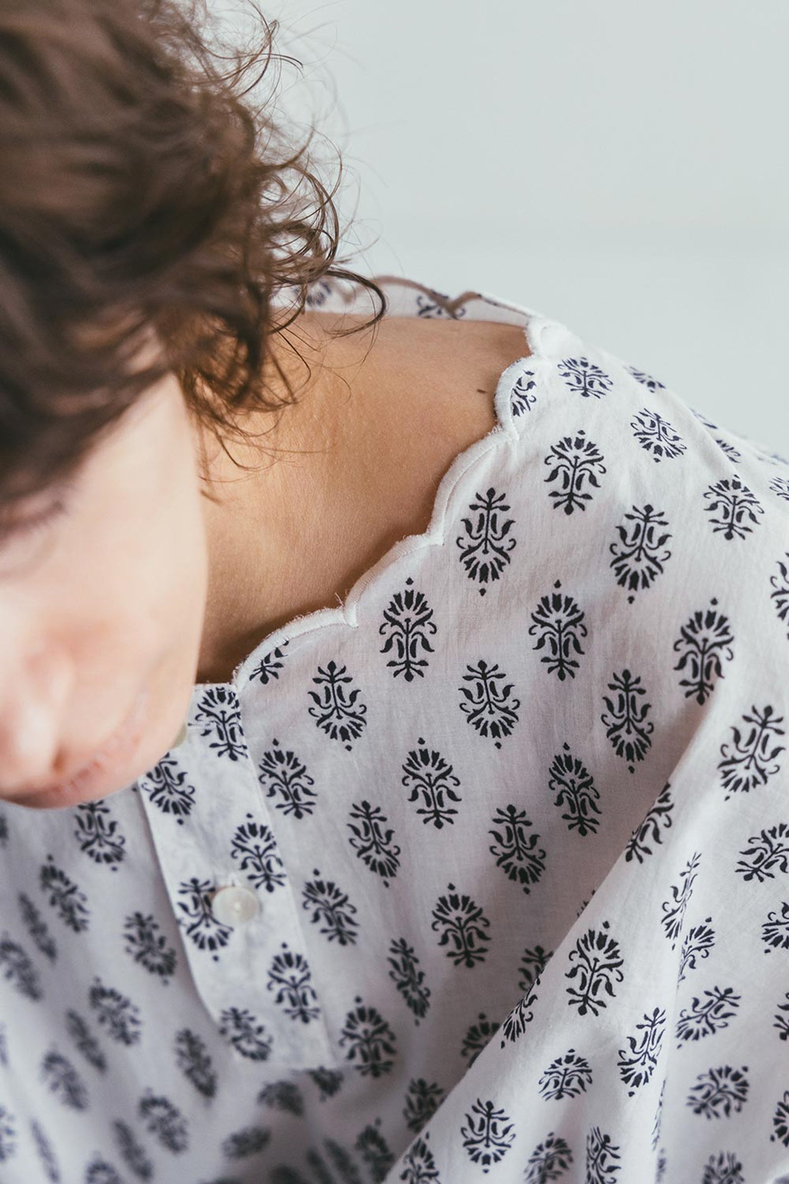 Casual Scallop Collar Shirt - Printed Black Leaf